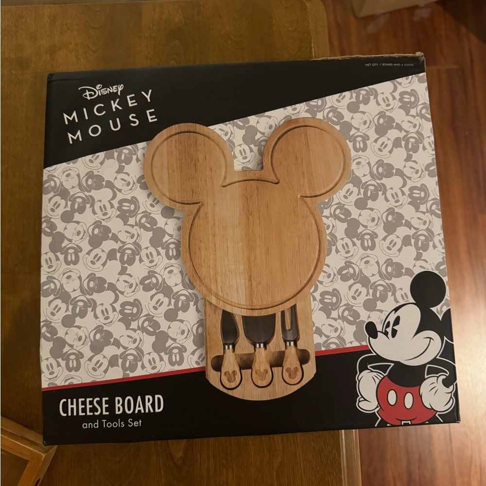 Disney Mickey Mouse Wooden Cheese Board Set